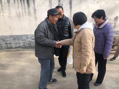 省住房城乡建设厅党组成员张秀梅<br>赴商城县田湾走访调研
