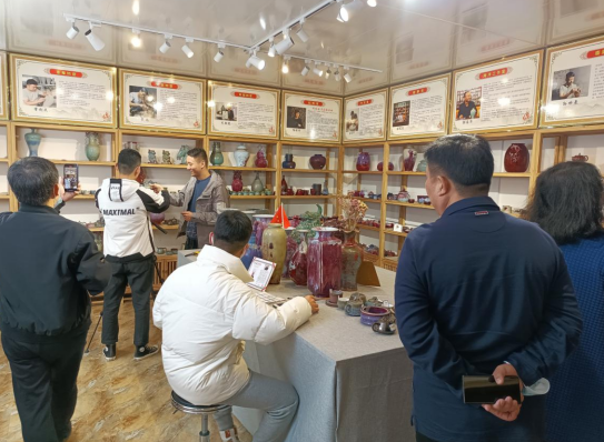 【行走河南·读懂中国】禹州：网络带火钧瓷“红”