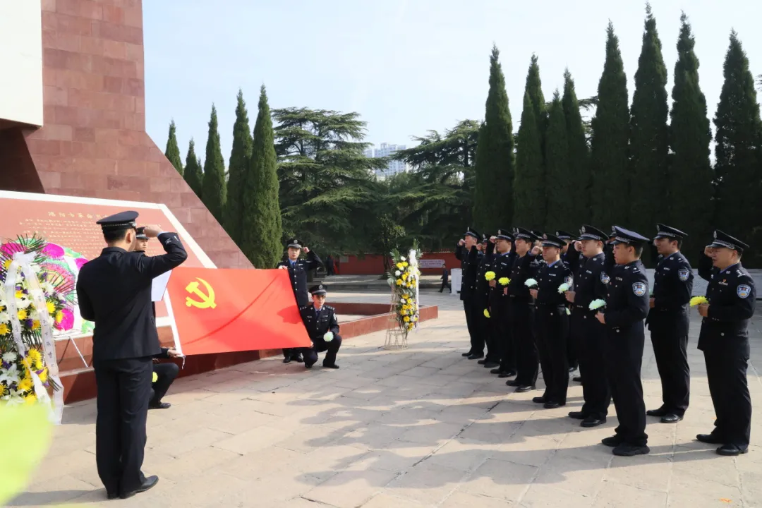 首页>新闻资讯>政务信息省豫西监狱组织20余名年轻警察代表前往洛阳市