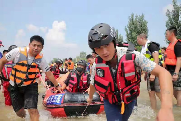 鲁豫情深  “晋”力而为——省发改委主任何雄看望赴郑抢险山东、山西救援队