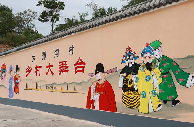 【行走河南·读懂中国】禹州市鸠山镇：墙体彩绘扮靓乡村新“颜值”