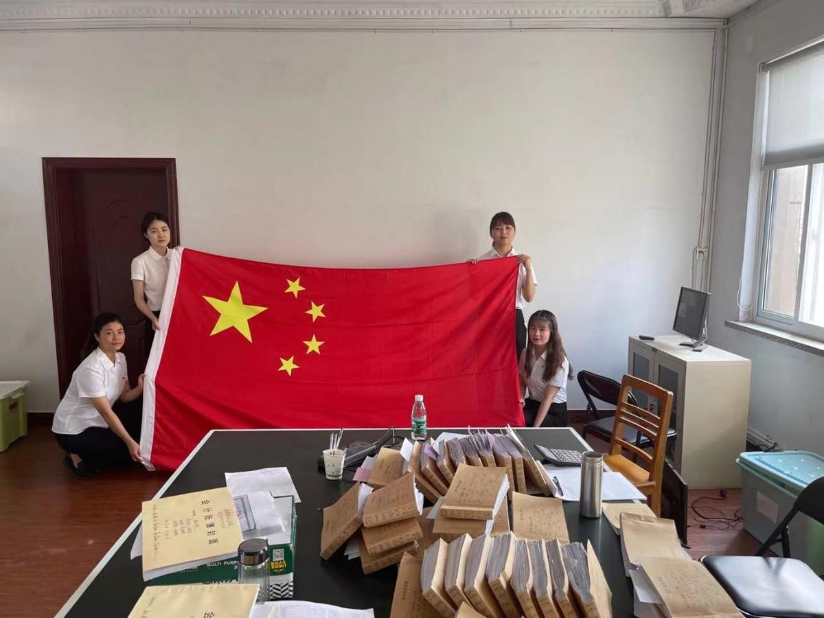 临颍县审计局开展 “与国旗同框，为祖国祝福”活动