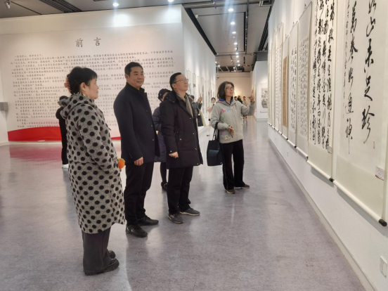 河南省科学技术厅组织参观省直机关<br>“红旗渠杯”书画作品展活动