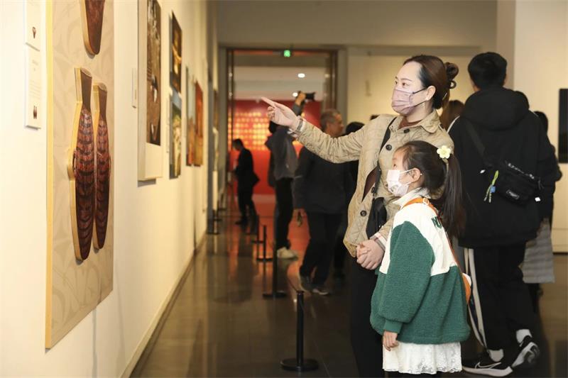 “行走河南·读懂中国”文艺作品展在郑州开幕