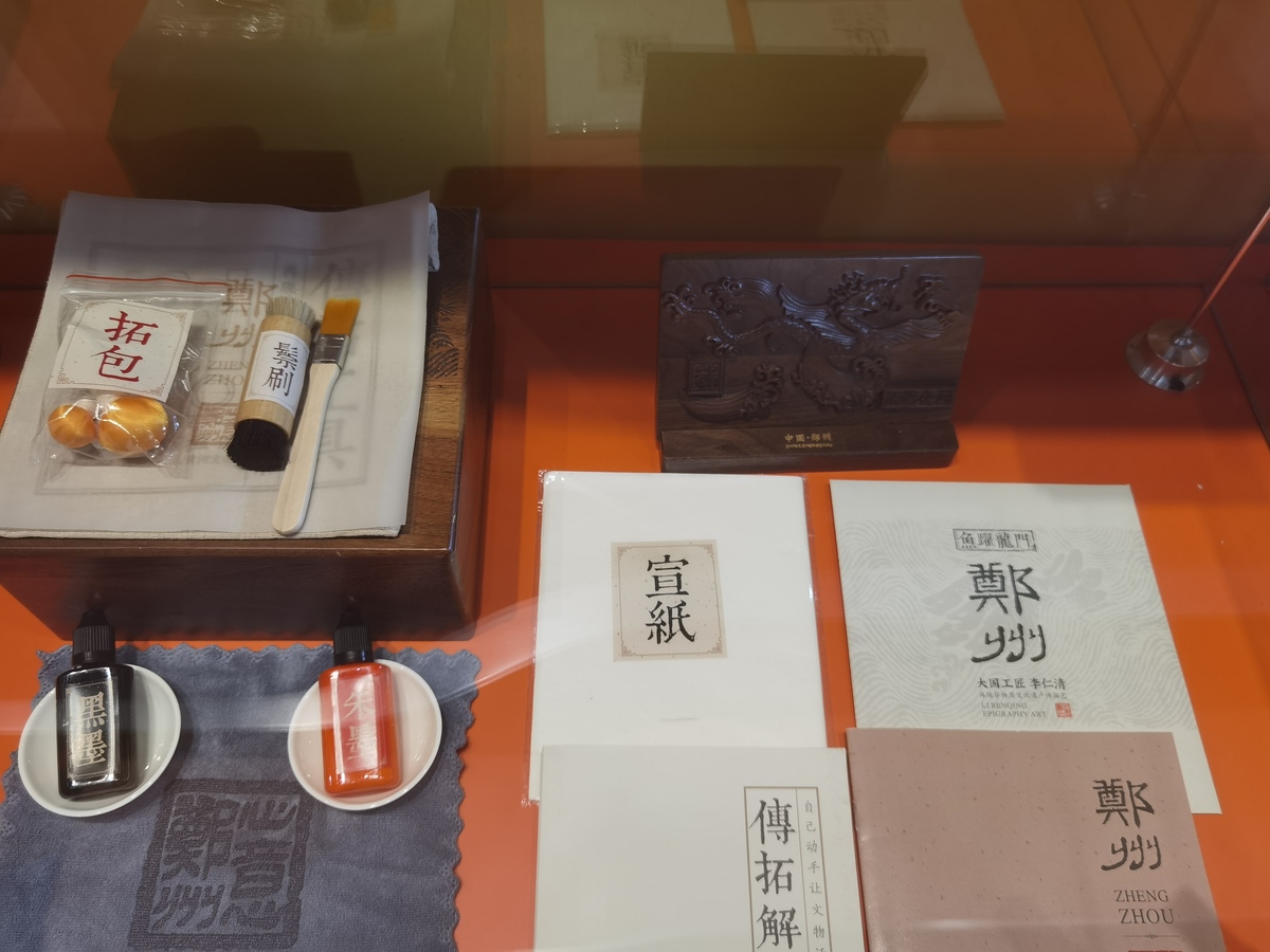 深圳文博会丨“让更多观众了解高浮雕传拓技艺”