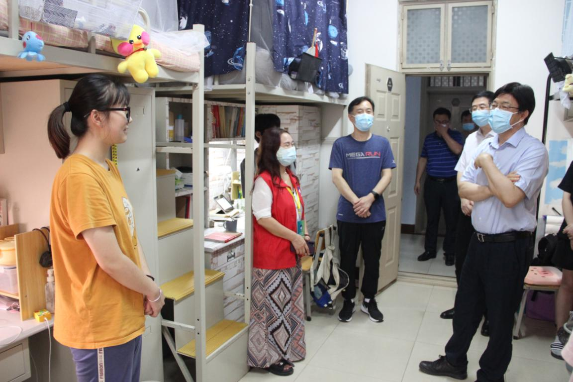 省教育厅厅长郑邦山到高校检查指导疫情防控灾后重建和开学准备工作