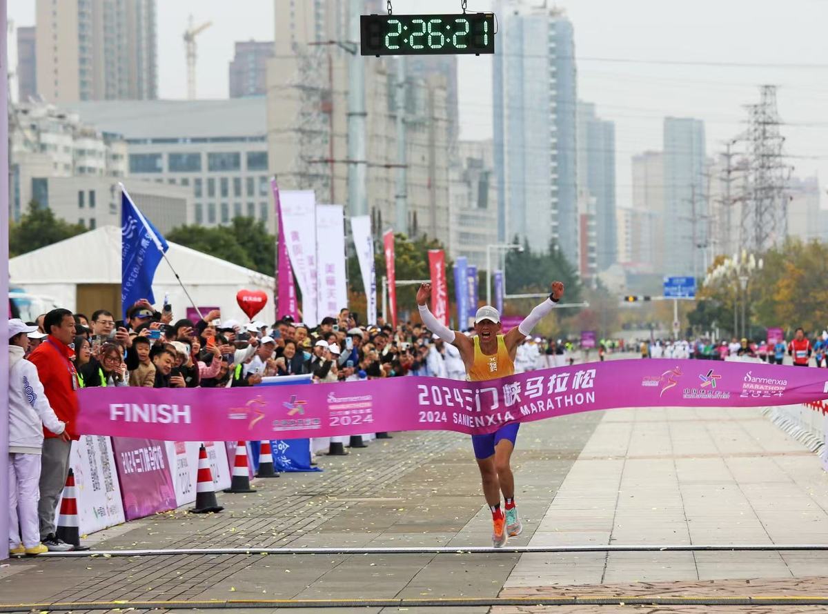 跑者逐风黄河畔 天鹅迎客水云间——2024三门峡马拉松激情开赛