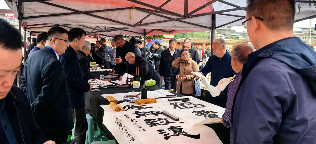 庆祝中华人民共和国成立75周年<br>河南省中小学师生优秀书法作品展暨书法教育教学现场会举行