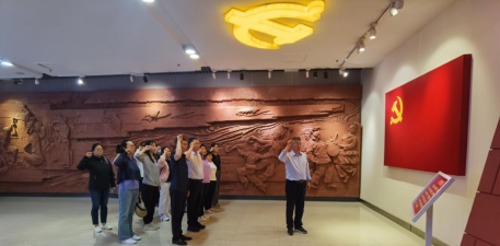 省畜牧总站赴兰考开展主题党日活动