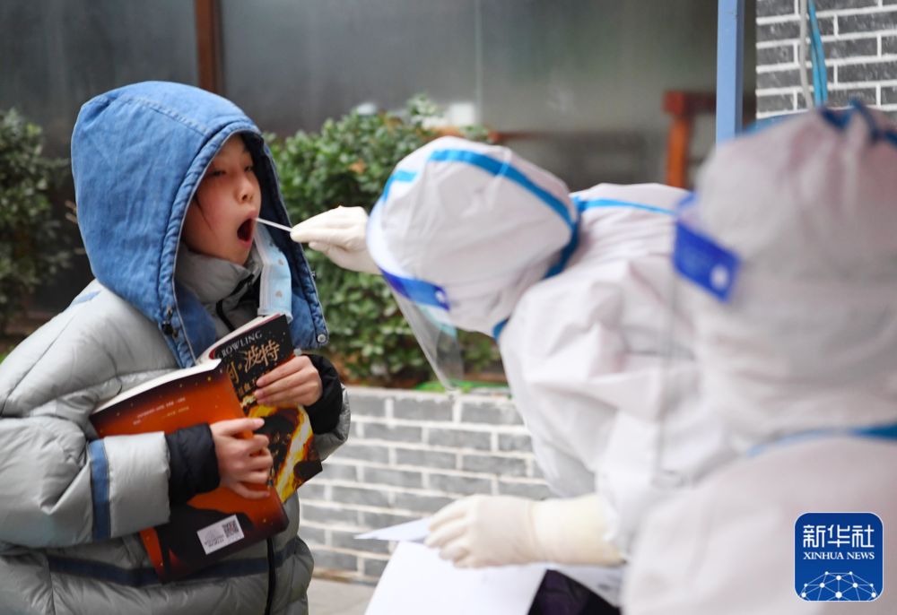 央媒看河南丨河南同时迎战德尔塔和奥密克戎