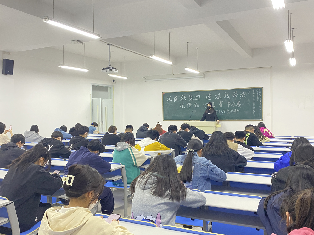 郑州经贸学院：在法律文化节活动中学习法律知识