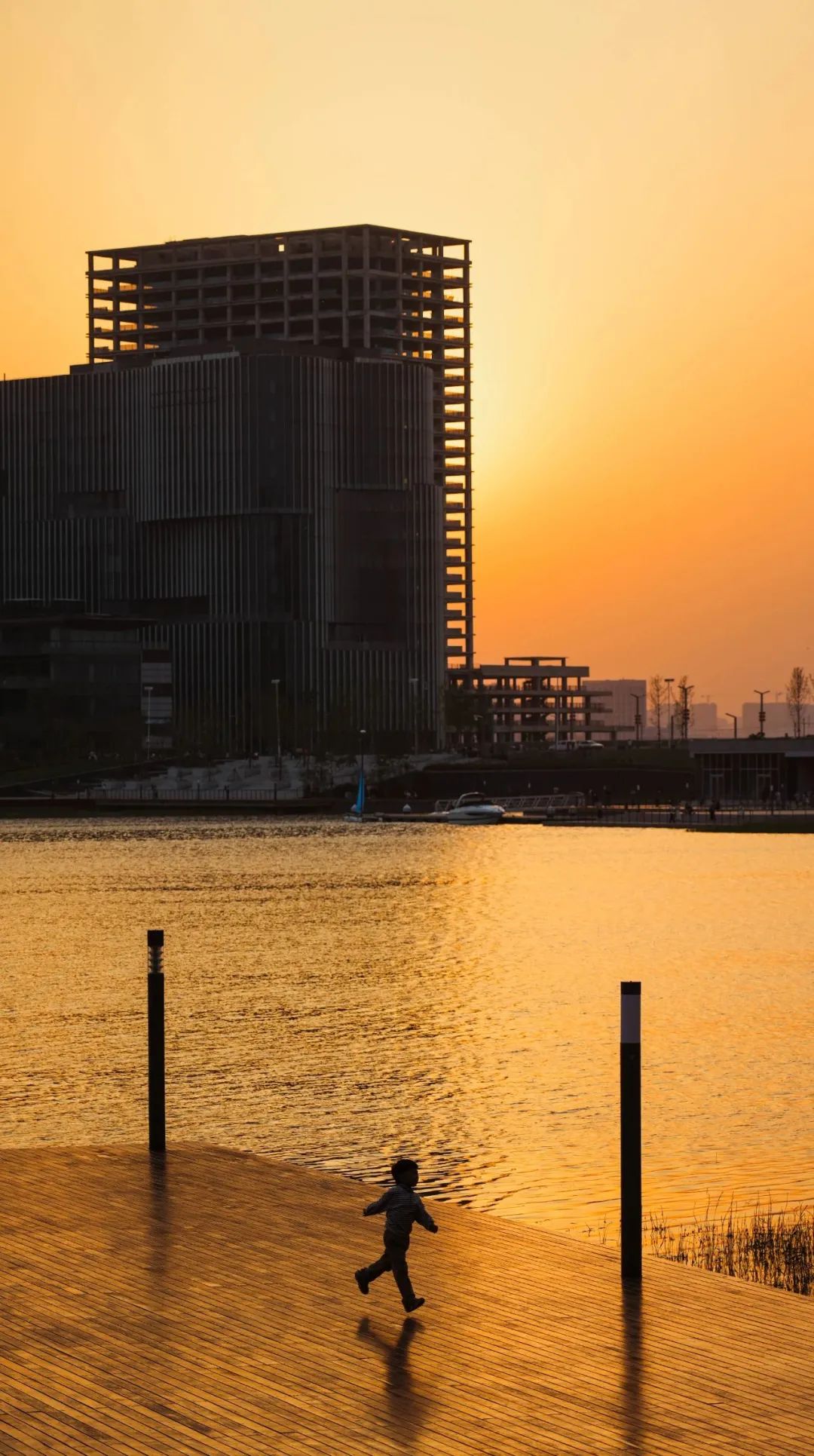 行走河南·读懂中国丨北龙湖的夏天 美成一道风景线