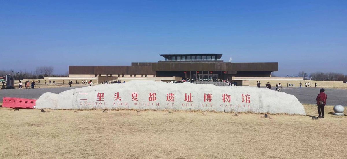 葡萄是西汉张骞从西域引进的，为什么二里头夏都遗址能发现碳化的葡萄？