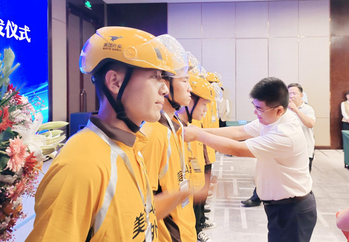 美团与安阳市政府签订战略合作协议 外卖小哥成“食品安全社会监督员”