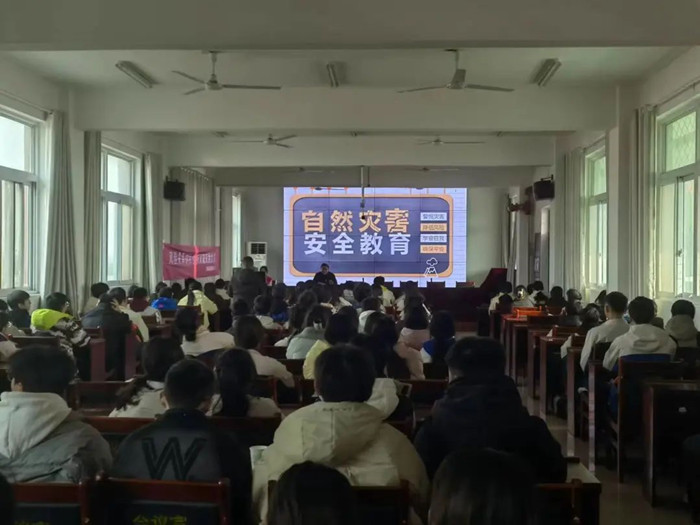 襄城县应急管理局开展防灾减灾知识宣传进学校活动