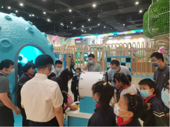 【新闻稿】省发改委“蒲公英”青年博士团与兰考付楼小学开展手拉手走进省科技馆研学活动202209131130.png