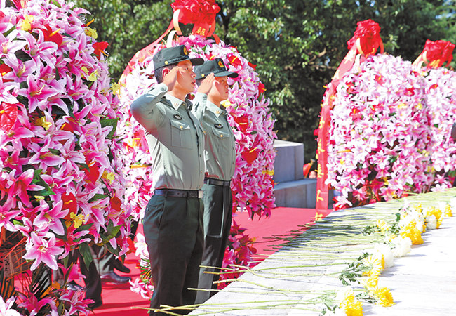 河南省各地举行烈士纪念日公祭活动 丰碑永立天地间
