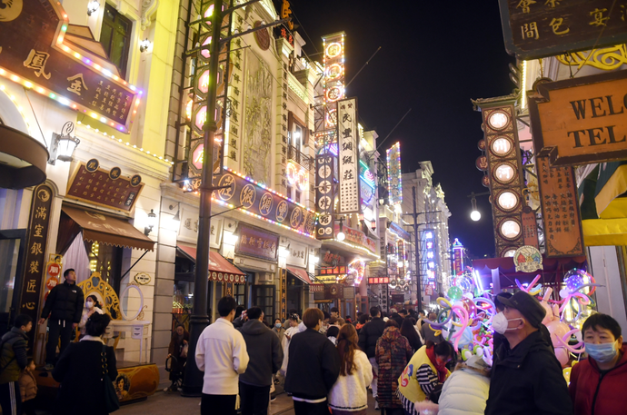 郑州：文旅春色倍还人