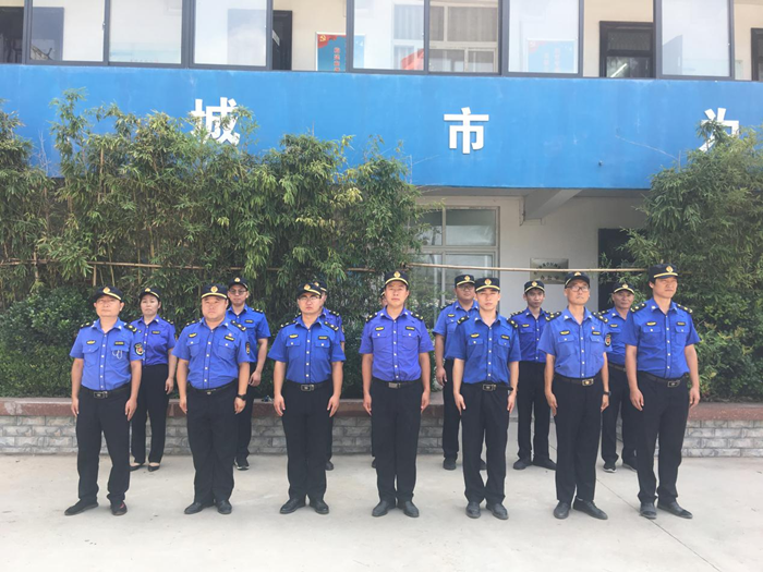 开封市城管局开展执法服装执法车辆专项整治行动