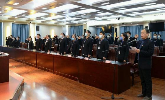河南省人民防空办公室举行新版行政执法证件颁发暨宣誓仪式