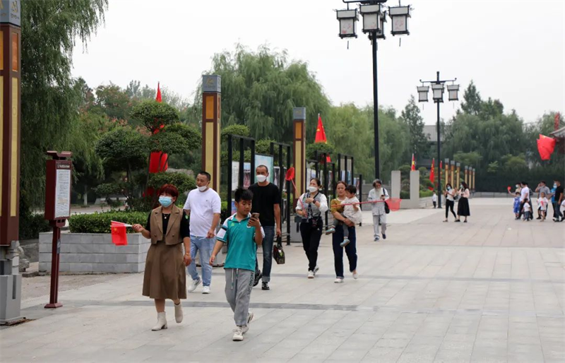 芒砀山与全国游客欢度国庆