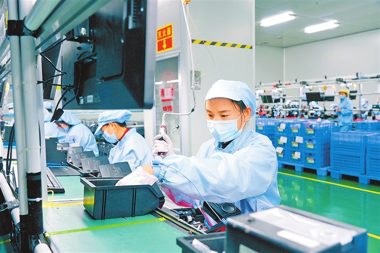 产业链观察 新型显示和智能终端产业链丨精准对接 壮大5000亿级产业链