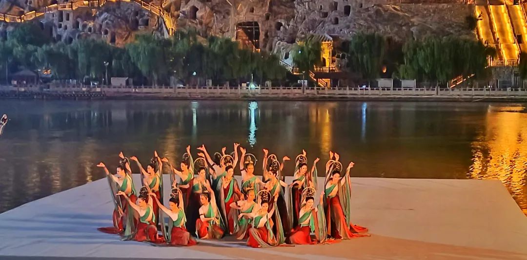 龙门石窟:活力映金秋 文旅彰新彩 龙门石窟:活力映金秋 文旅彰新彩