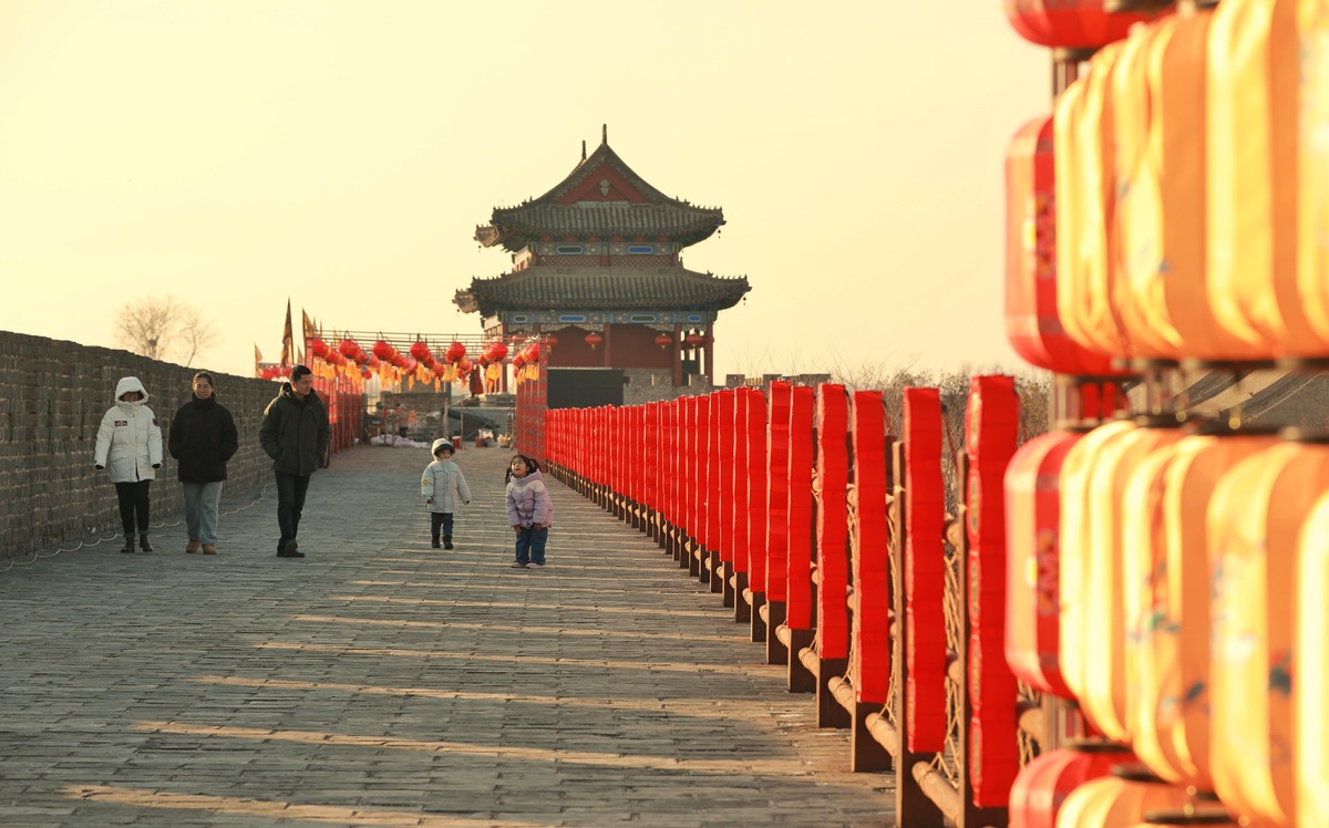 商丘：归德古城灯笼红 龙行龘龘年味浓