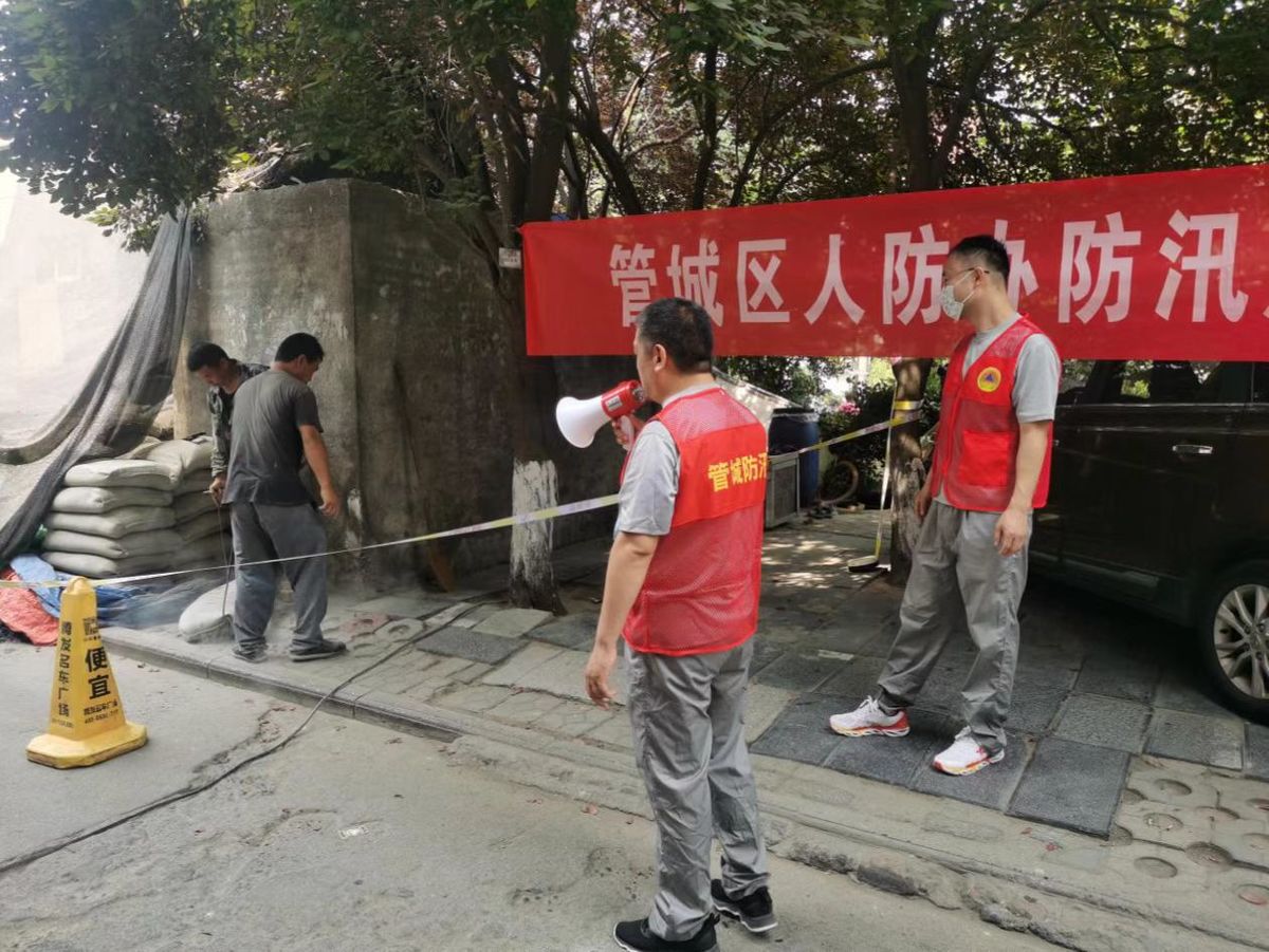郑州市管城区人防办组织开展防汛抢险演练