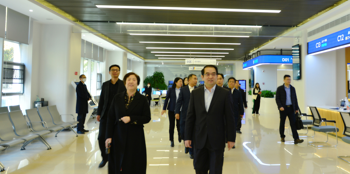 孙巍峰到农业行政审批办公室调研指导工作