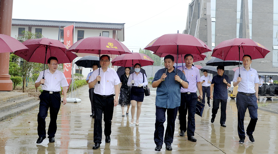 蔡洪坊新闻‖河南省财政厅党组成员、副厅长刘翔煜一行调研蔡洪坊酒业