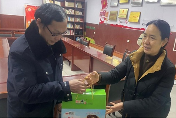 开封市住房保障服务中心  春节期间走访慰问优抚特困家庭   