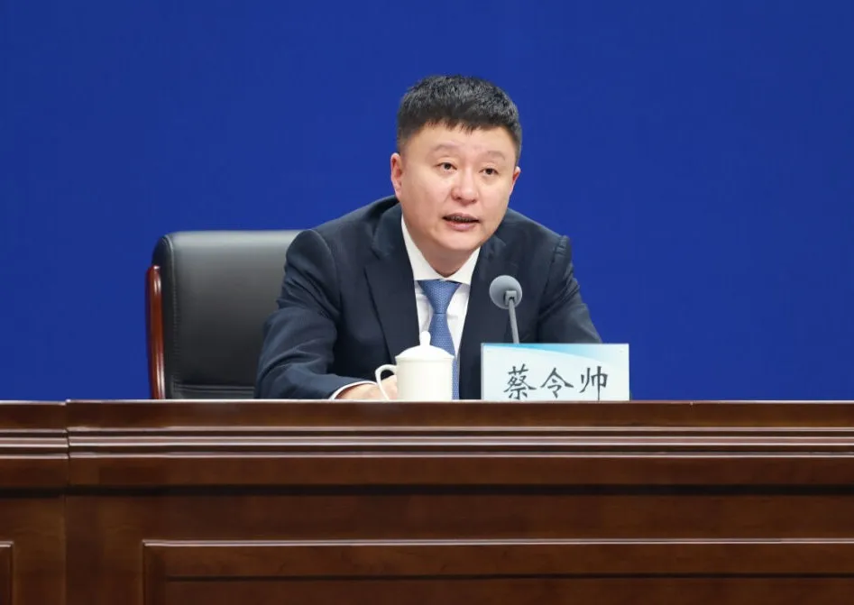 省财政厅党组成员、副厅长蔡令帅出席省政府政策例行吹风会并介绍有关财政政策
