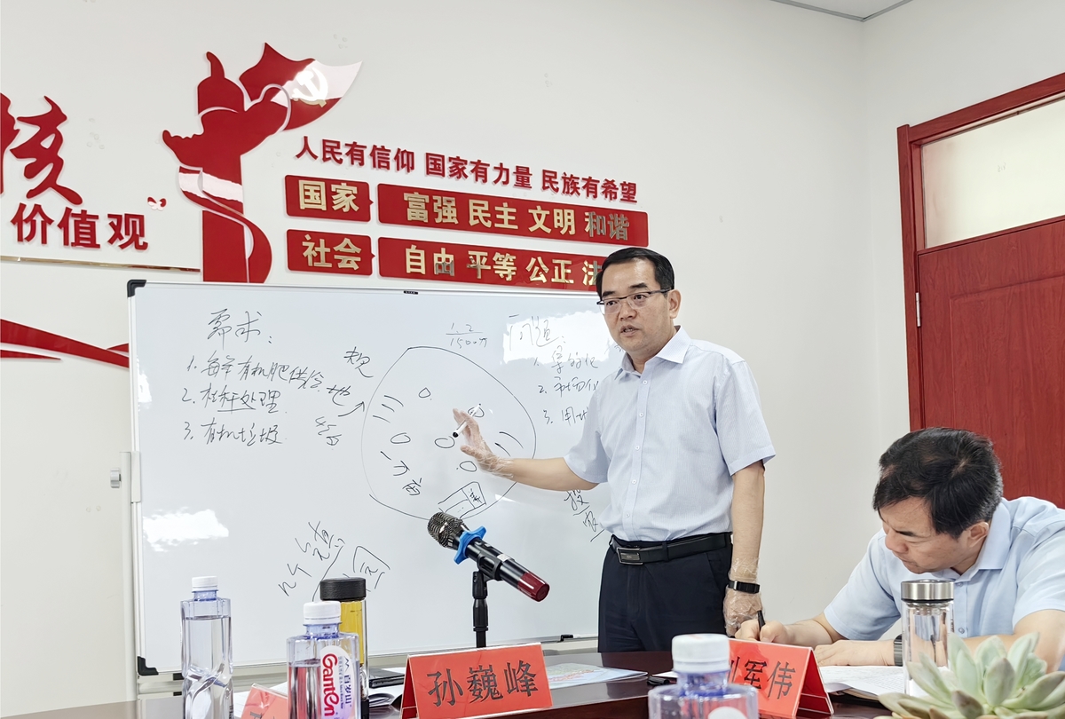 孫巍峰到原陽縣調(diào)研時強(qiáng)調(diào)：建設(shè)地力“加油站” 推進(jìn)種養(yǎng)“一體化” 著力打造綠色低碳農(nóng)業(yè)產(chǎn)業(yè)鏈