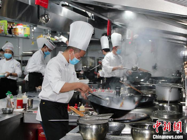 央媒看河南丨从果腹温饱到遍布全球“中国厨师之乡”的蝶变路