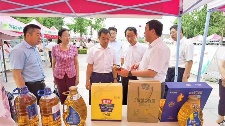 河南省绿色食品宣传月鹤壁分会场暨绿色食品进校园活动在鹤壁职业技术学院隆重举行