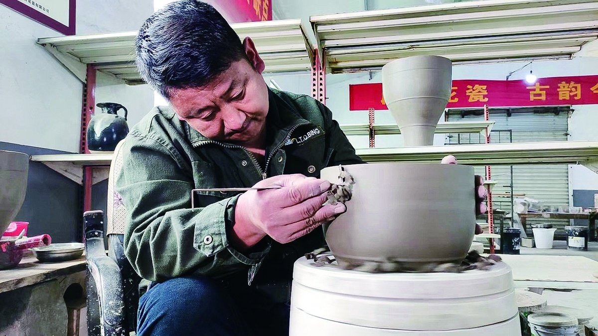 鲁山火泥成器绽新彩