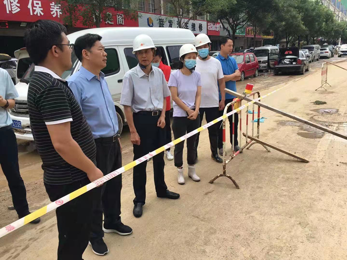 省住建厅党组成员、副厅长李新怀调研指导郑州在建工地复工复产工作