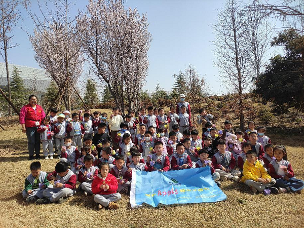 传输的知识和理念是有限的,但探索自然奥秘的种子会在孩子们心里生根