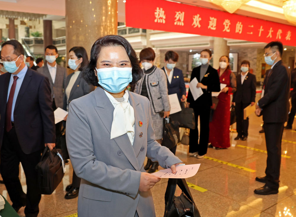 京外二十大代表团陆续抵京