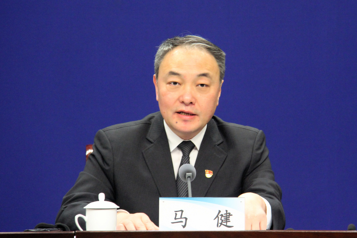 省商务厅党组书记,厅长,省自贸办主任马健作主发布并接受记者提问.jpg