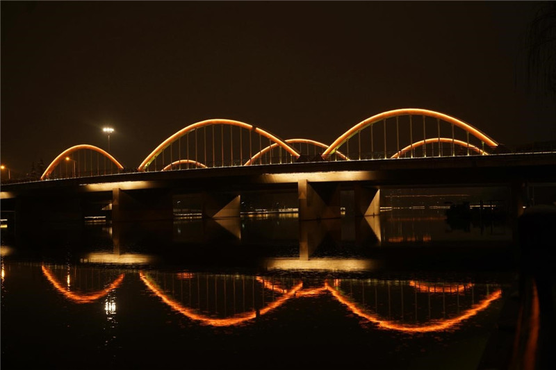 郑州郑东新区:夜色下的跨河桥