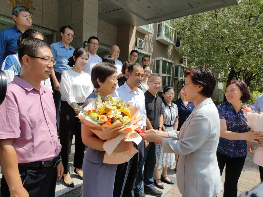 感念师恩！我省各地开展教师节慰问庆祝活动