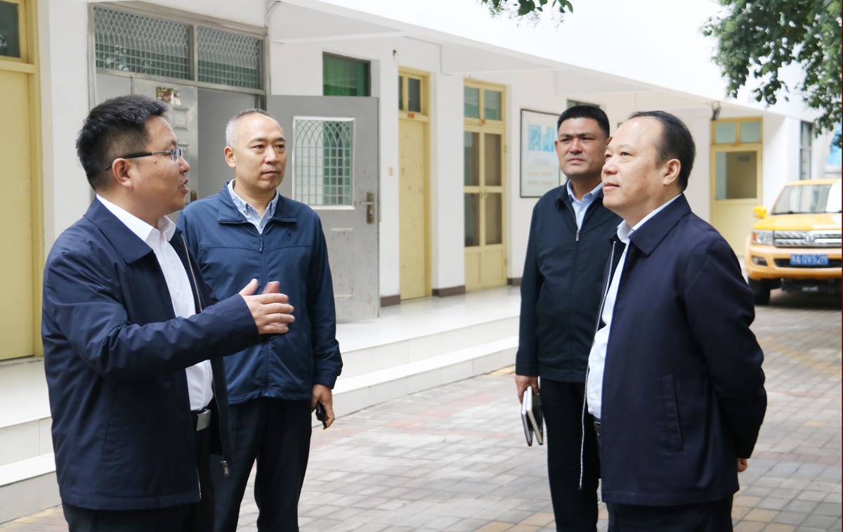 薛永卿到省直机关后勤保障中心调研指导工作