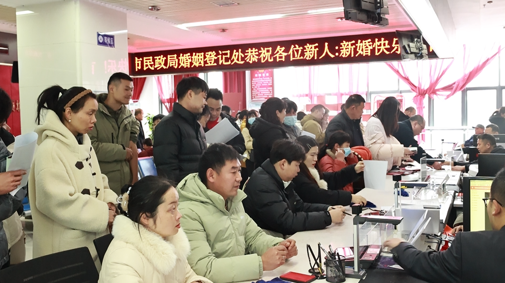 周口项城：节后上班第一天 干劲满满服务忙