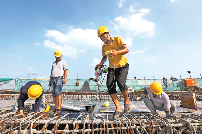 热火朝天施工忙