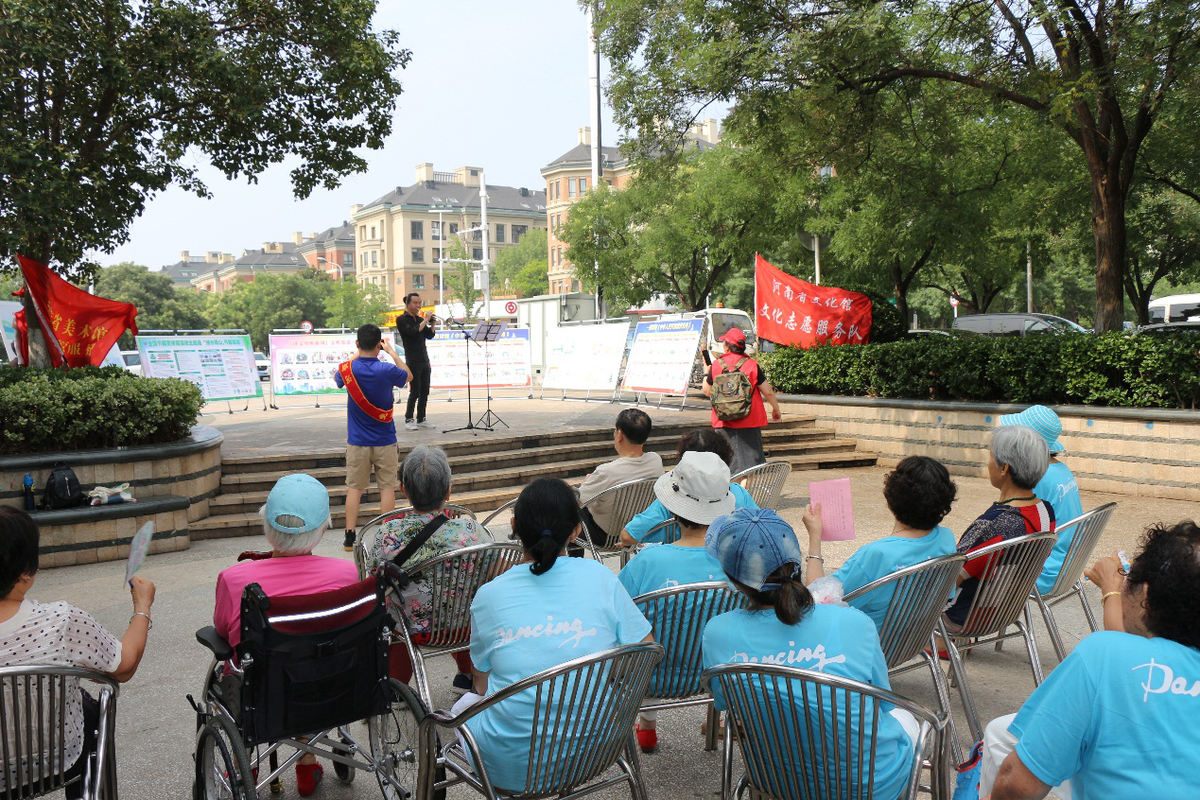 省文化和旅游厅组织党员进社区开展暖绿城志愿服务活动