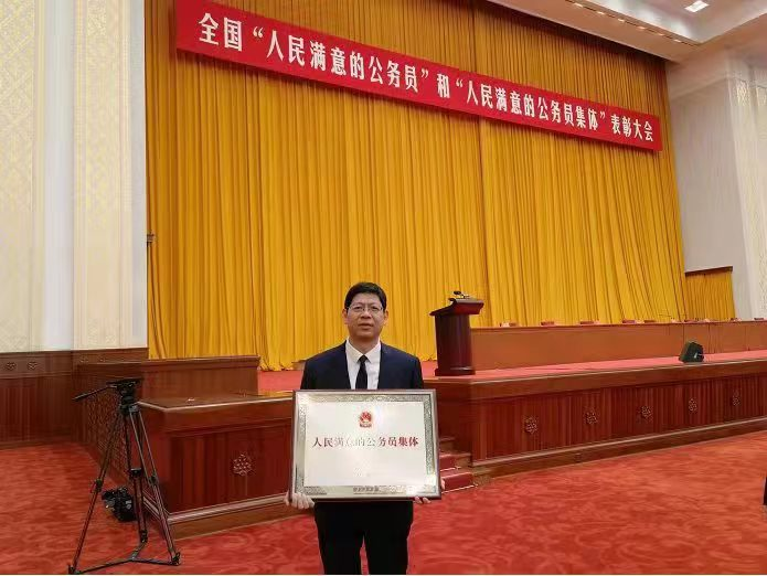 南阳教育缘何能交出“满意答卷”——河南南阳市教育局获得全国“人民满意的公务员集体”探秘