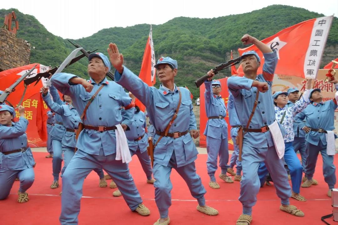 九峰山《唱支山歌给党听》快闪活动，汝州劳动者齐聚礼赞共产党