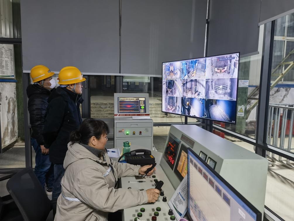 许昌市建安区应急管理局夜查许昌铁矿安全工作